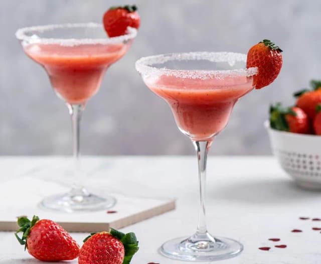 Pyszne drinki z prosecco i truskawkami, które zachwycą każdego
